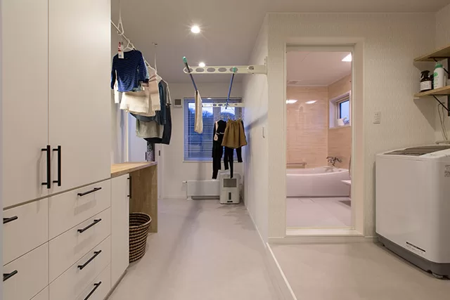 札幌の戸建て洗面リフォーム事例。造作棚で家事が更にし易い洗面スペースが実現しました。